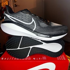 Nike Vomero 17 Men’s ZoomX Marathon Running Shoes Black White FN1139-001 - 11.5